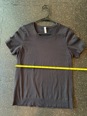 Athleta Black Short Sleeve Ribbed Tee size Medium